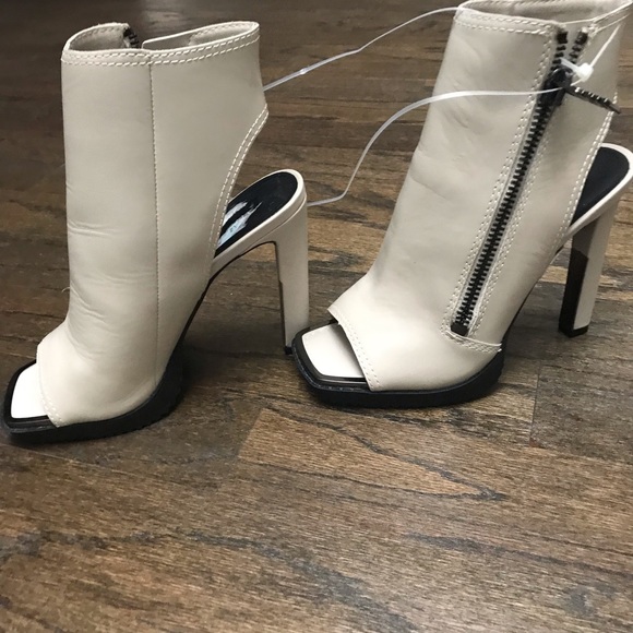 DKNY WOMEN MALIA SQUARE TOE ZIP SHOES. NEVER WORN . CLASSY & STYLISH, SIZE 11 - Picture 2 of 9